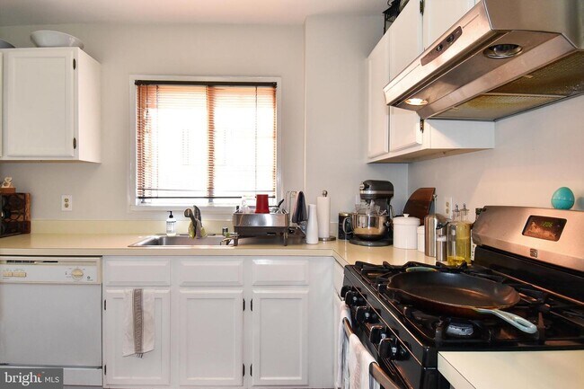 Foto del edificio - 3122 Ravensworth Pl