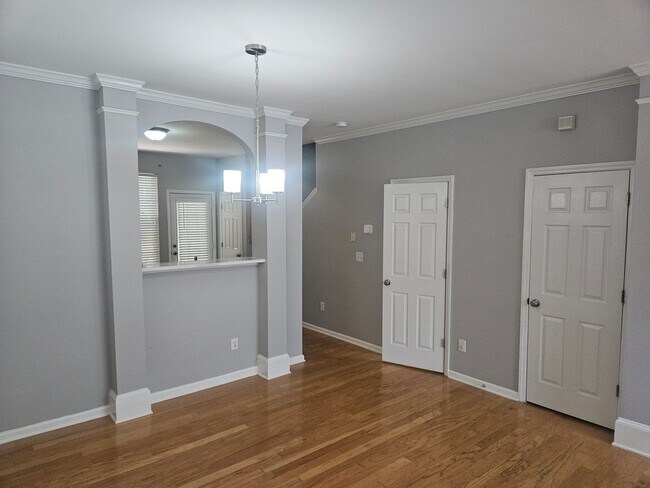 Building Photo - Charming 2br/2.5ba in Delta Lake, end unit townhome! Available now!