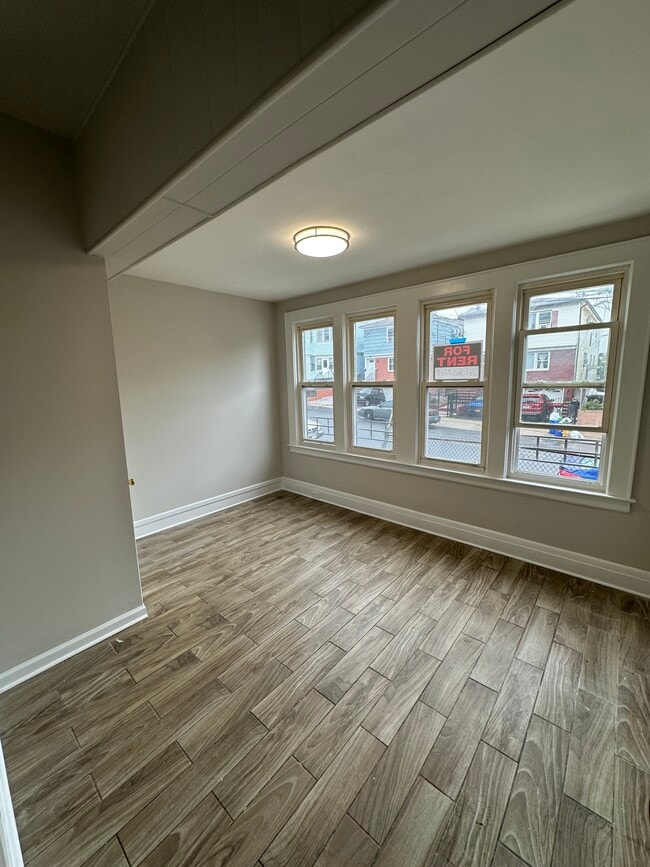 Building Photo - 815 Parker St