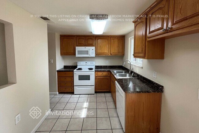 Building Photo - 3912 Moonbeam Dr