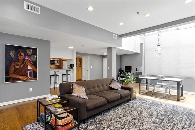 Foto del edificio - 357 Varick St