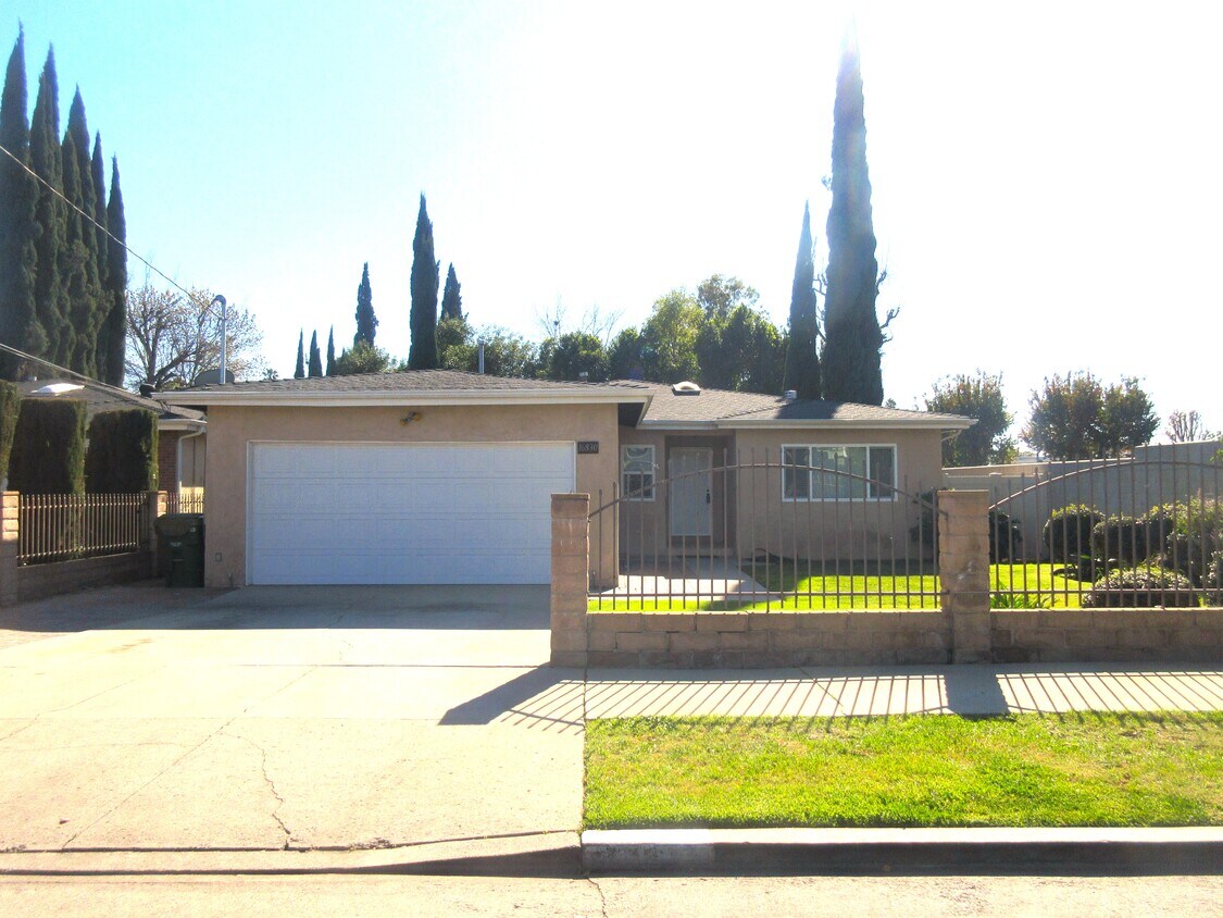 Foto principal - 16830 Wyandotte St
