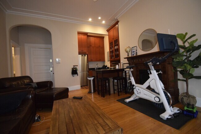Building Photo - 388 Marlborough St