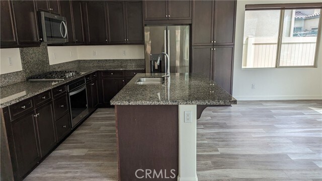 Foto del edificio - 15807 Moonflower Ave
