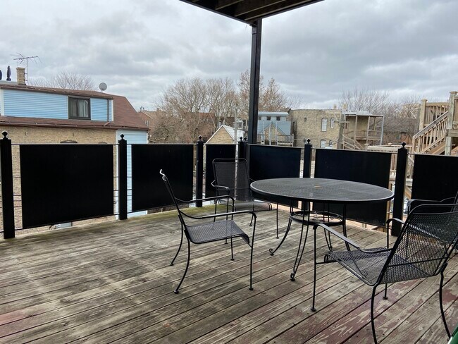 Building Photo - 1837 W North Ave