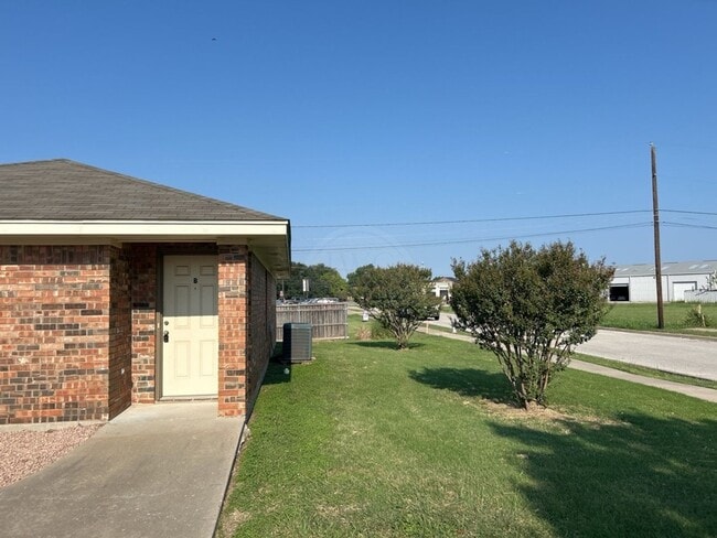 Building Photo - 900 McDaniel Cir