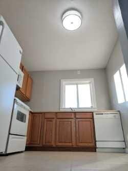 Building Photo - Looking for a home or an office space...Come take a look!!
