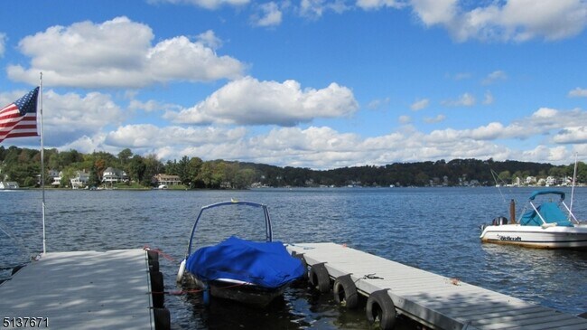 Foto del edificio - 21 Sunset Ln