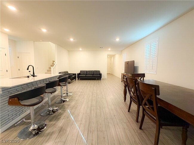 Building Photo - 9827 Cluny Ave