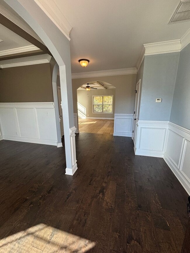 Building Photo - Luxury Home