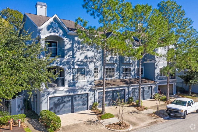 Building Photo - Plaza At River Oaks