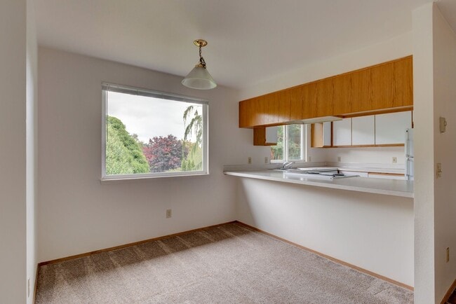 Building Photo - Two Bedroom Apartment in Coupeville