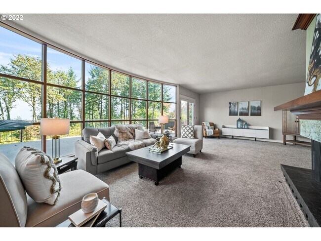 Foto del edificio - 5 bedroom 4 Bathroom Spectacular Townhome ~ Parking, A/C and More!