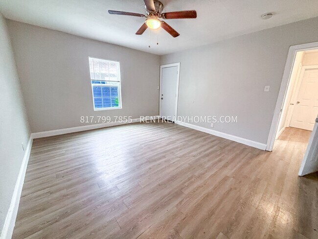 Foto del edificio - 1233 Davis Ave