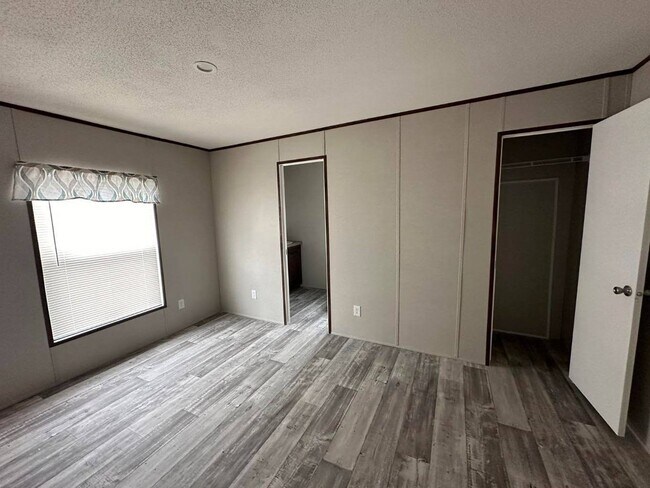 Foto del edificio - 3150 Plateau Dr