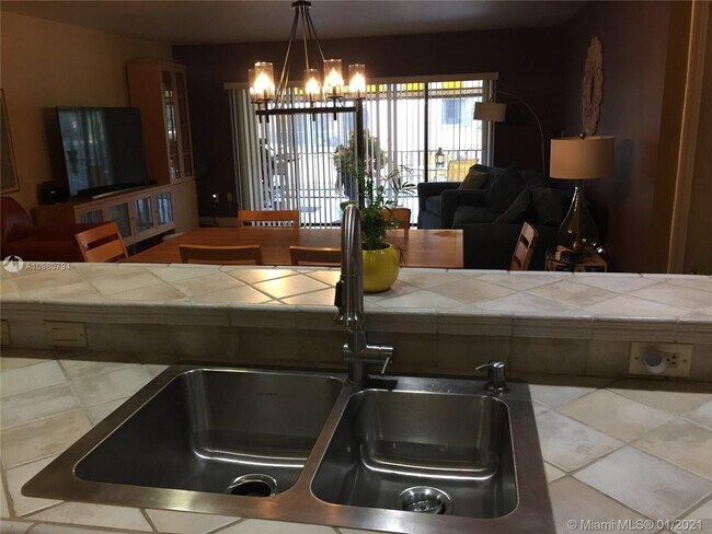 Foto del edificio - 7294 Bedlington Rd