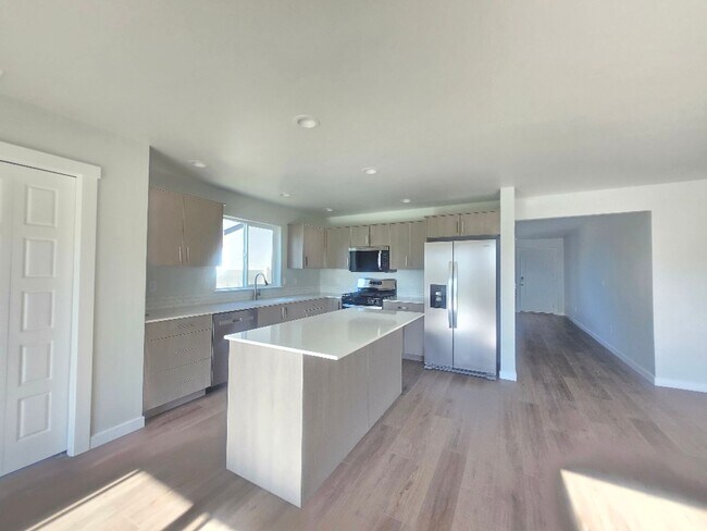 Foto del edificio - Beautiful Brand New home