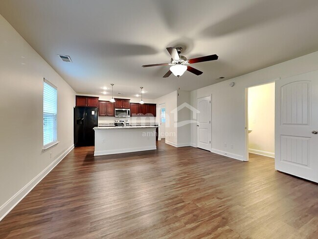 Foto del edificio - 108 Laurel Ln