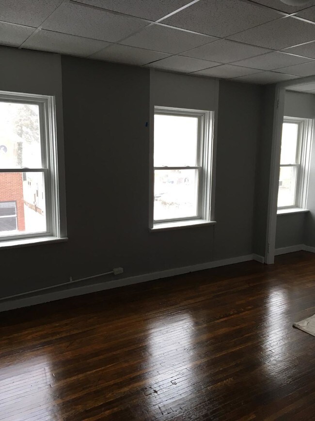 Building Photo - 113 Lyell Ave