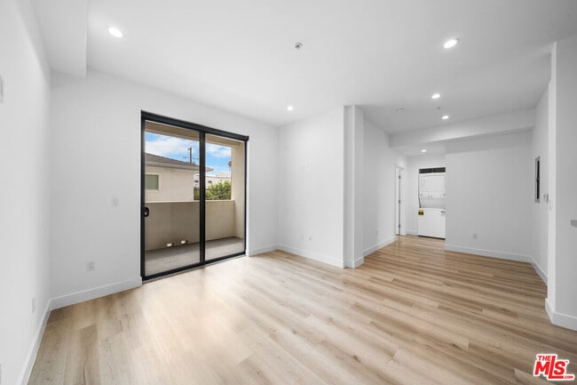 Building Photo - 5612 Lexington Ave