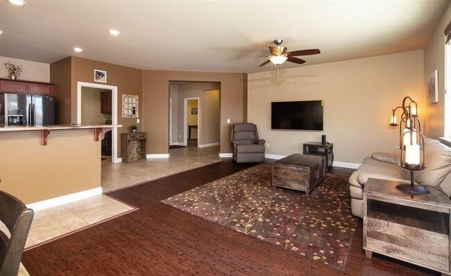 Foto del edificio - Cold Springs Stunner - Immaculate Newer Home