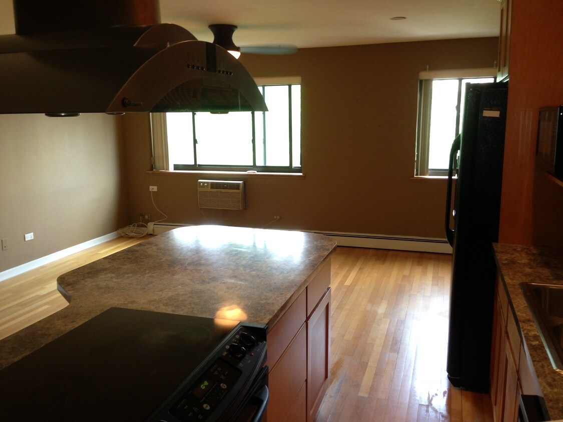Foto principal - 607 W Wrightwood Ave