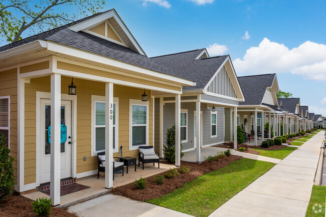 Building Photo - THE COTTAGES DOTHAN