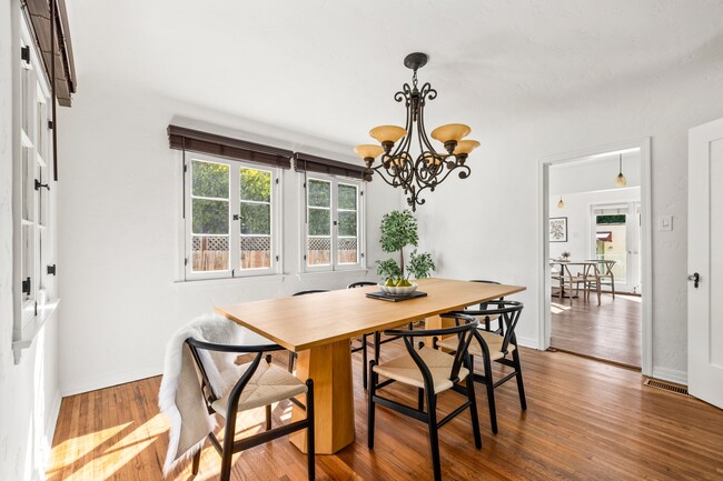 Building Photo - 2327 Midvale Ave