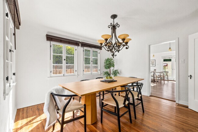 Foto del edificio - 2327 Midvale Ave