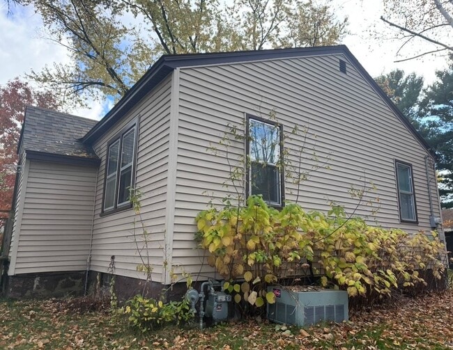 Foto del edificio - Click the “Apply Now” button or email wapmrentals@gmail.com for a prompt response.