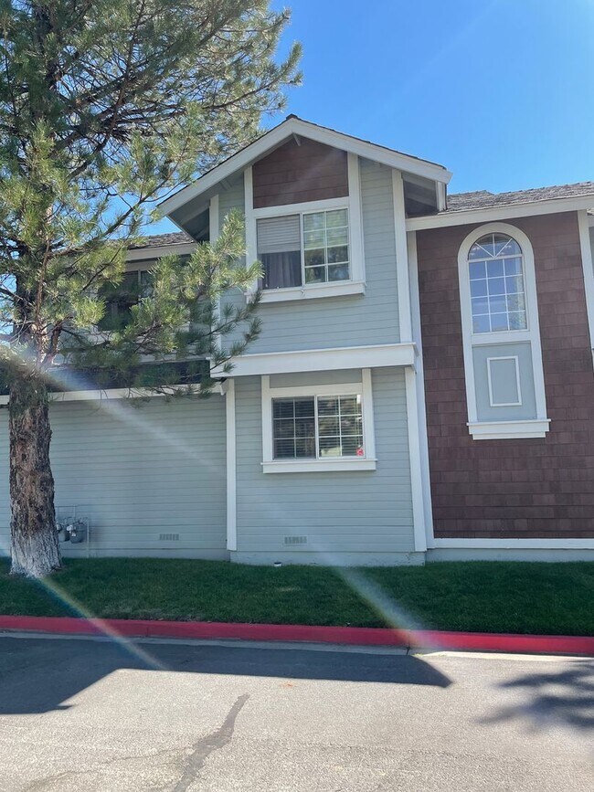 Building Photo - Northgate Village -  3 bedroom, 2.5 bath Townhouse!
