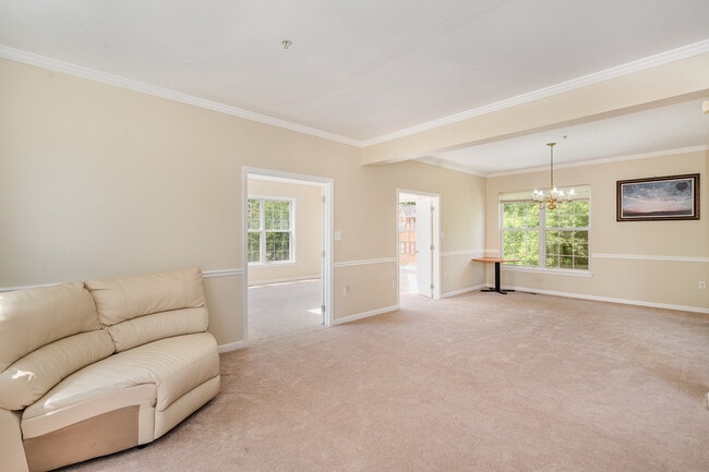 Building Photo - 200 Woodgreen Cir