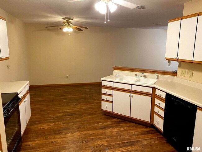 Foto del edificio - 3804 Creek Hill Dr