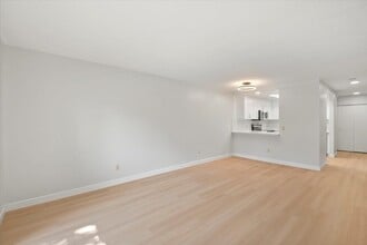 Building Photo - 1446 Chateau Common