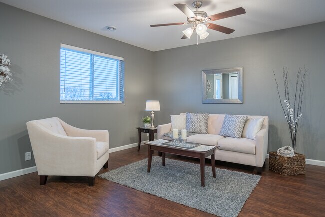 Foto del edificio - Creekside Townhomes