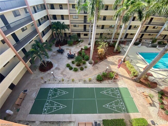Foto del edificio - 2121 Collier Ave