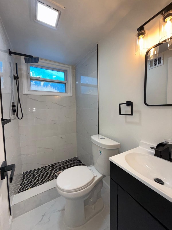 Foto del edificio - 320 University Blvd E