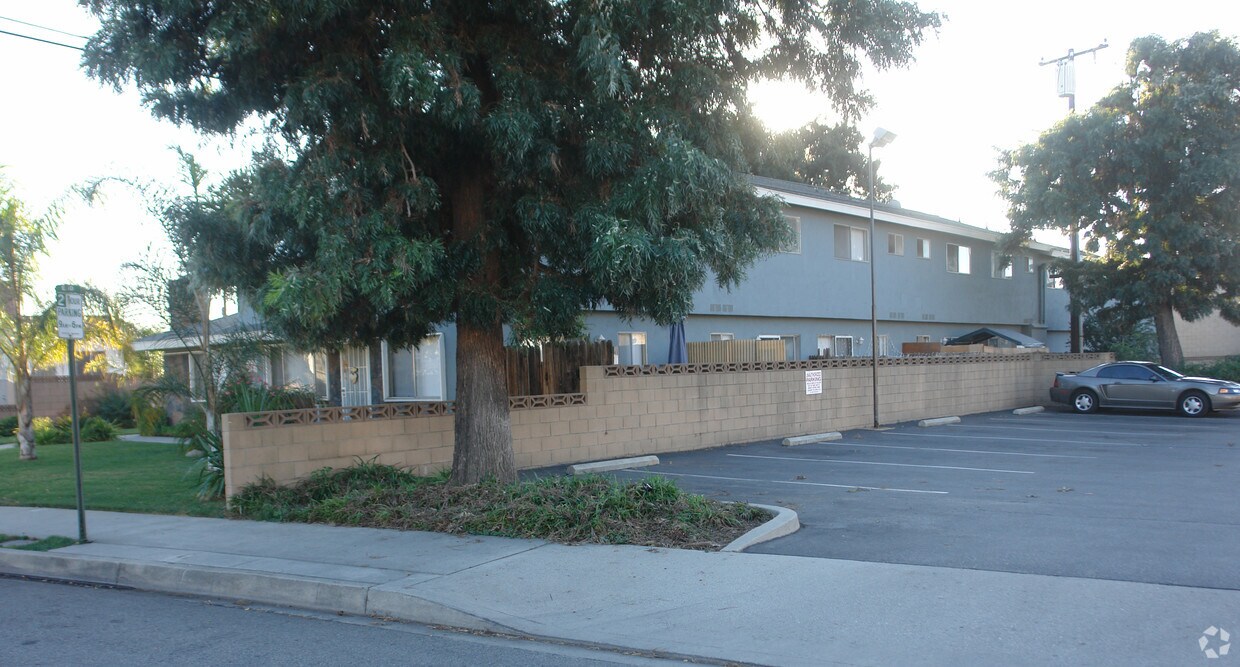 Foto del edificio - 437 N Oakbank Ave
