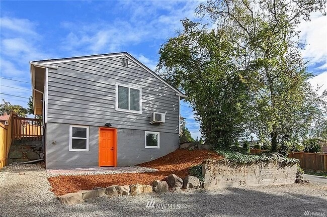 Building Photo - 3716 S Roxbury St