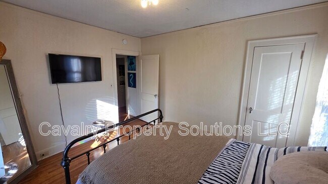 Foto del edificio - 602 N 10th Ave E