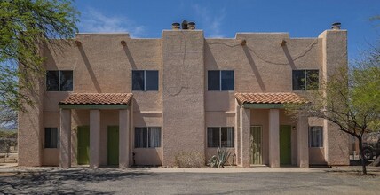 Building Photo - 3409 N Fontana Ave