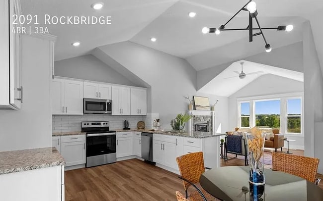 Building Photo - Don't miss out on this beautiful home!