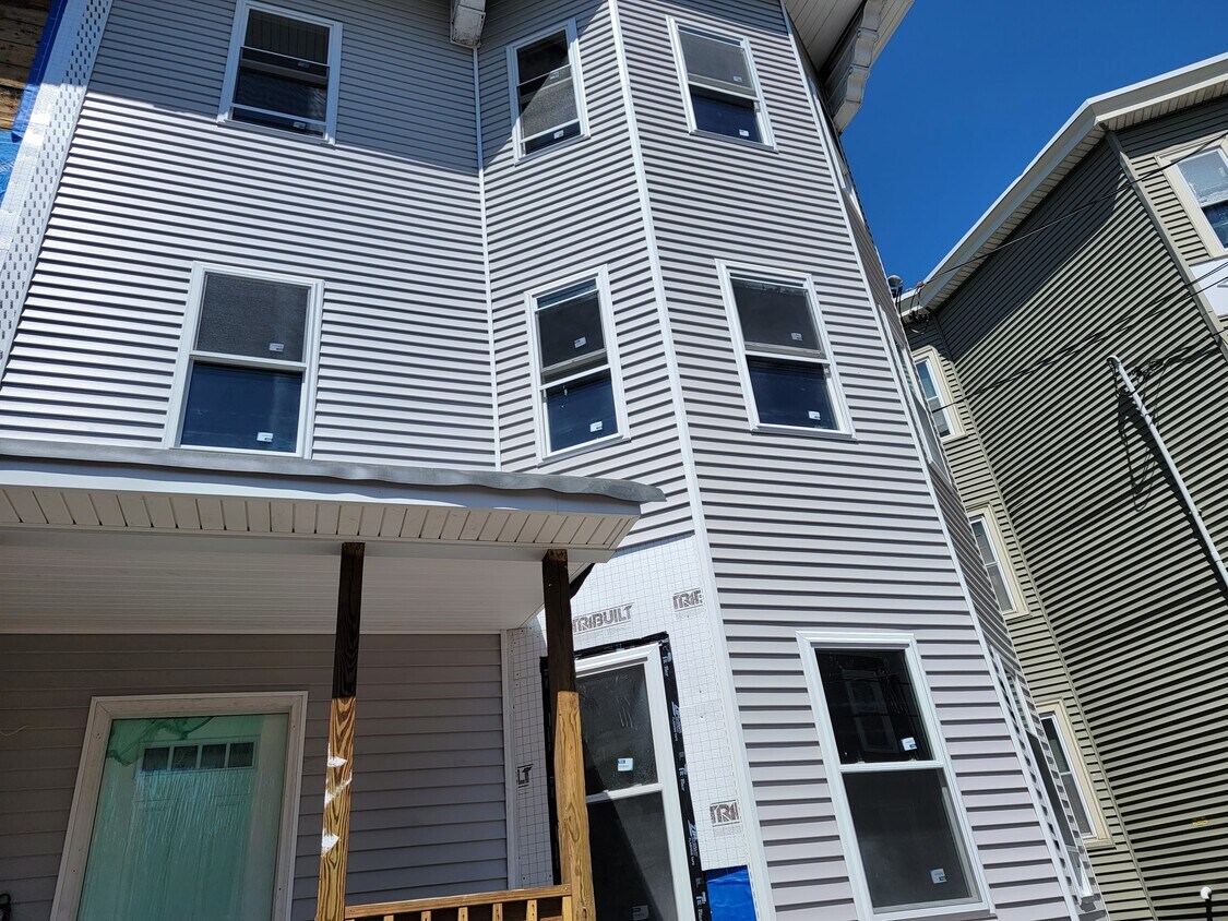 34 Cottage St Unit 3, Chelsea, MA 02150 Apartments in Chelsea, MA