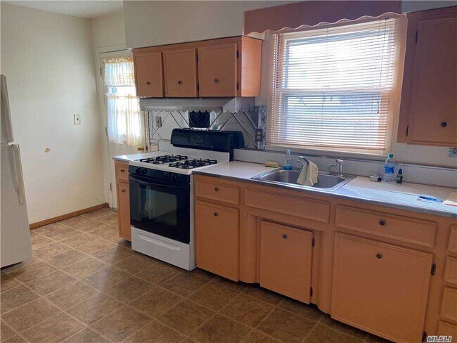 Building Photo - 74 Clifton Pl