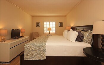 Building Photo - 666 3rd St S