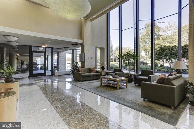 Foto del edificio - 4242 East-West Hwy