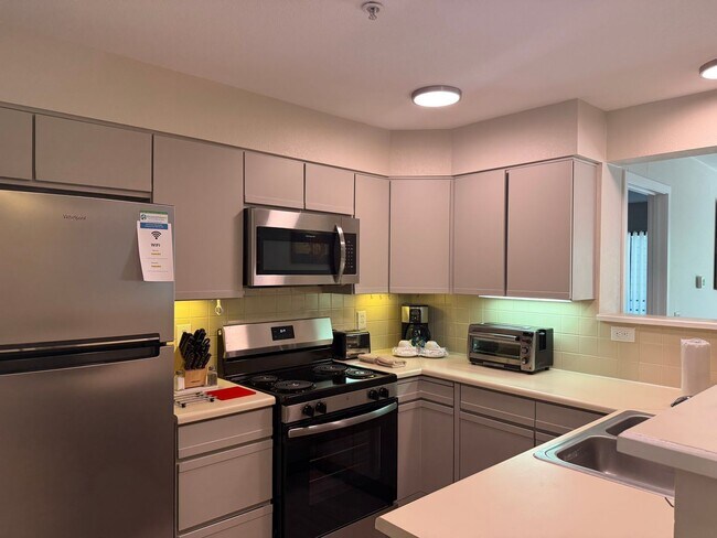 Foto del edificio - Short-mid term housing, furnished condo 2 bed/2 bath walking distance to Pearl St., CU and close ...