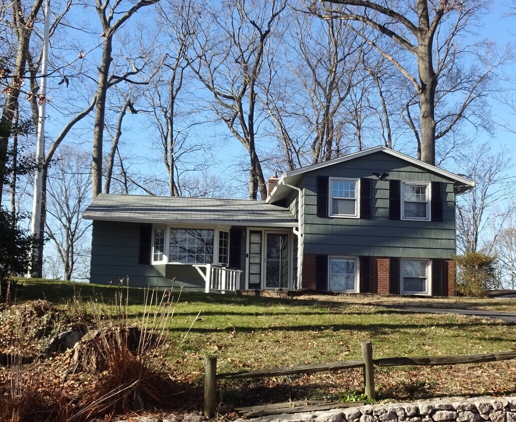 Primary Photo - 39 Oak Ridge Rd