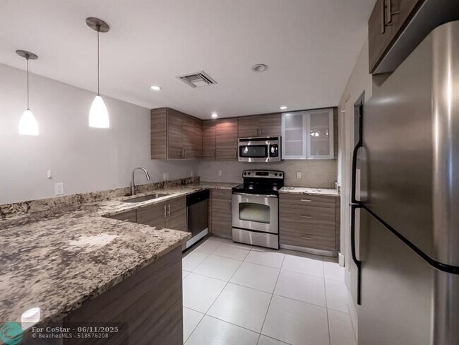 Building Photo - 64 Isle of Venice Dr