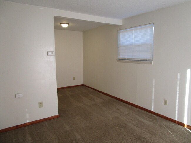 Building Photo - 6180 Circle Dr